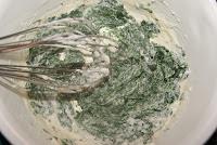 Espinacas con bechamel, queso y huevo escalfado