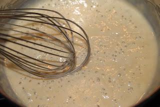 Espinacas con bechamel, queso y huevo escalfado