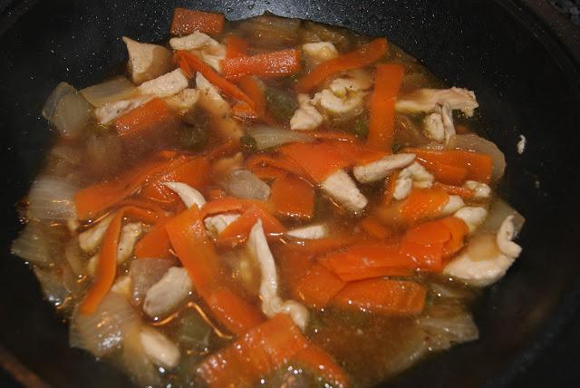 Wok de pollo con salsa de soja