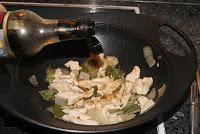 Wok de pollo con salsa de soja