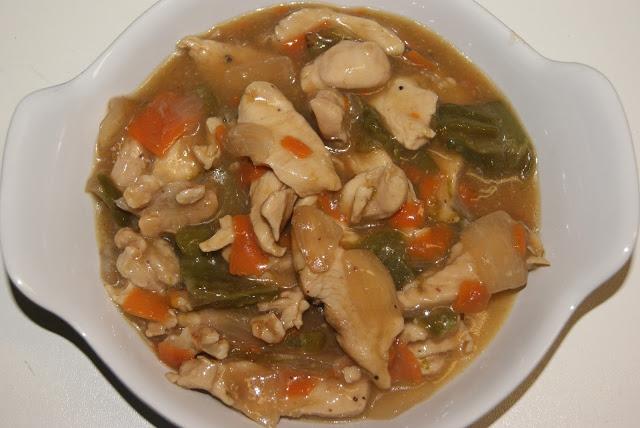 Wok de pollo con salsa de soja