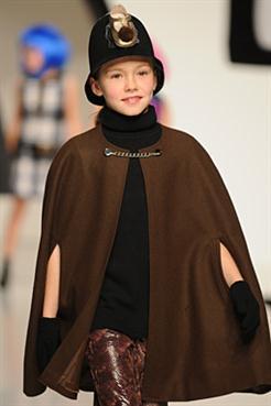 ABRIGOS Y CAPAS ABRIGOS Y CAPAS