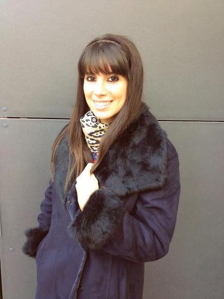 Hoy no pasamos frío- Abrigo de pelo azul marino