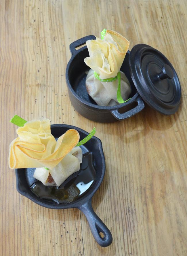 Saquitos de farinato en salsa de miel