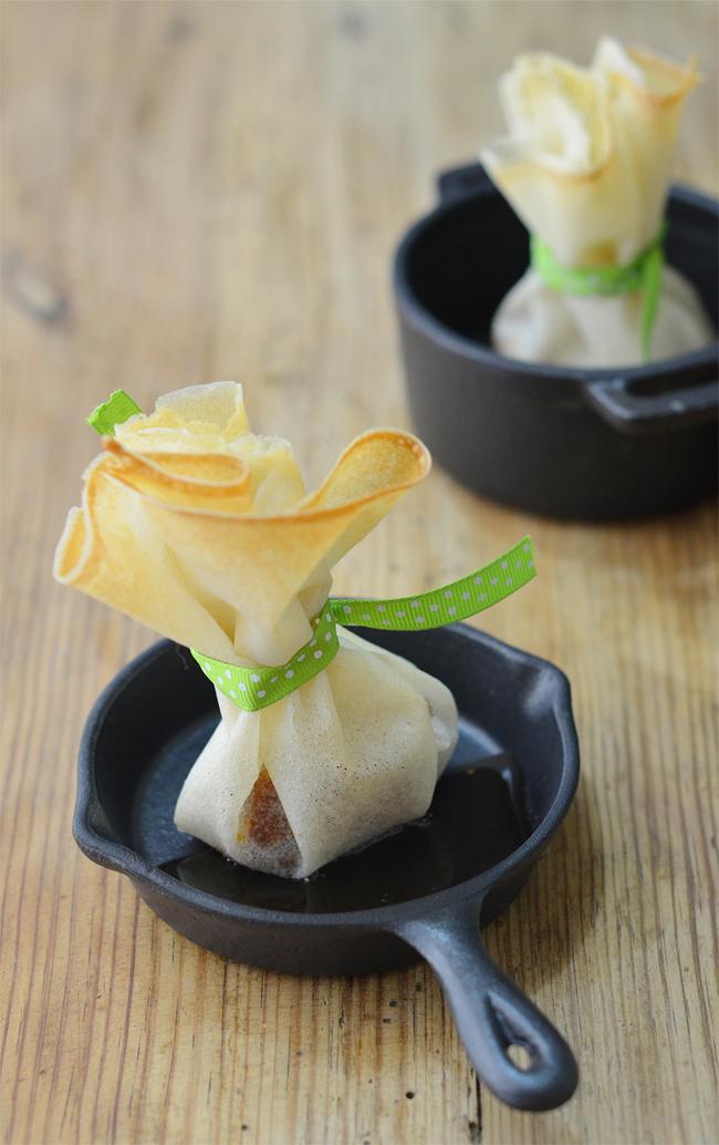 Saquitos de farinato en salsa de miel