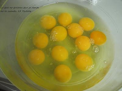 Tortilla de patatas, calabacín, cebollas y judías blancas