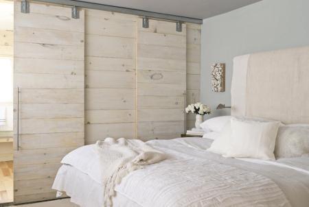 suelo de madera decoración sofa blanco decoración revestimiento madera interior puertas correderas armario panelar con madera el interior de una vivienda muebles de diseño mesa comedor y sillas blancas decoración letras decorativas gigantes decoración lampara madera decoración Estilo nórdico en Massachusetts estilo nórdico estilo escandinavo diseño nórdico diseño de interiores diseño de casas de madera decoración nórdica decoración escandinava decoración en madera clara decoración de interiores decoración de casa de campo chimenea piedra casas decoradas madera y blanco casas de madera decoración muebles diseño casa de madera decoración blog tendencias decoración blog interiorismo blog estilo nórdico blog decoración banco de madera cuarto de baño 