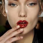 Paris Fashion Week: maquillaje y peinados para la nueva temporada P/V 2013 Labios Joya