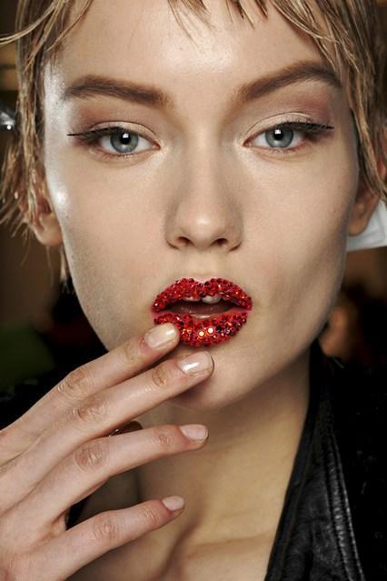 Paris Fashion Week: maquillaje y peinados para la nueva temporada P/V 2013 Labios Joya