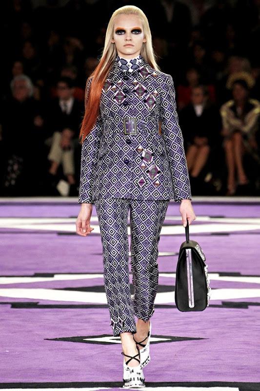 tendencia_total_look_pasarelas_celebrities_y_street_style_prada_7592_800x