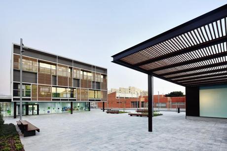 Pluriequipamiento en el barrio de Casablanca, Sant Boi - F2M Arquitectura
