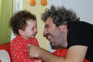 Cosquilas y risas para aliviar tensiones y favorecer el vínculo familiar