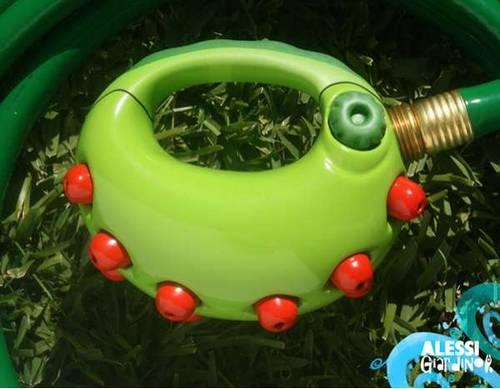 accesorio-para-regar-con-forma-de-sandia