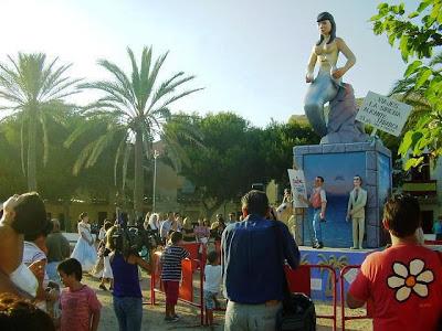 Una foguera en Nueva Tabarca