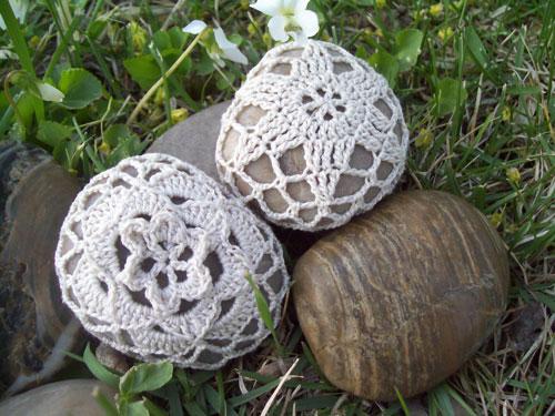 Decora tu boda con piedras de crochet