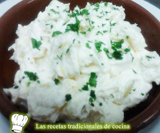 Receta de Patatas con mayonesa y ajos