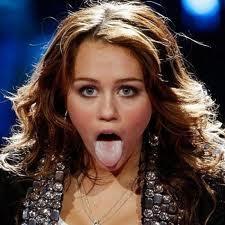 Miley Cyrus boca abierta