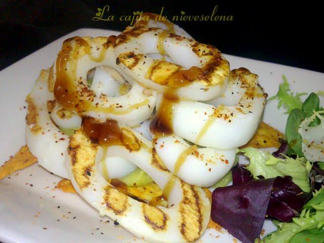 Anillas de calamar con guacamole