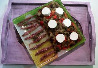 Escalibada con rulo de cabra y anchoas