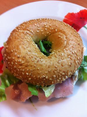 Bagels Con Lacón, Queso Finas Hierbas Y Tapenade