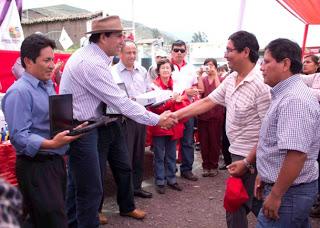 GORE LIMA CONTINUA ENTREGA DE LAPTOPS Y EQUIPOS MULTIMEDIA…