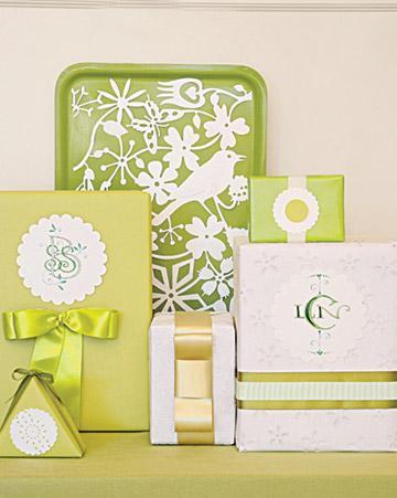 Envoltorios verdes para regalos de invitados a una boda