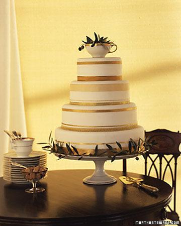 Torta de casamiento con detalles en dorado