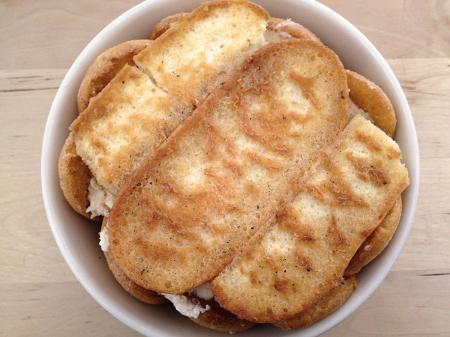 tarta para 4 personas recetas delikatissen recetas blog receta postres en frío receta postre sin horno receta fácil postre cremoso receta fácil de tarta receta fácil de charlotte charlota receta fácil receta casera tarta postres rápidos y fáciles postres fáciles postres con mascarpone postres con ganache de chocolate postres con bizcocho de soletilla Mini   Charlotte de vainilla y chocolate gastro blog como preparar una charlotte como preparar ganache de chocolate blog recetas repostería blog recetas postres blog gastronomía dulce 
