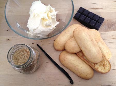 tarta para 4 personas recetas delikatissen recetas blog receta postres en frío receta postre sin horno receta fácil postre cremoso receta fácil de tarta receta fácil de charlotte charlota receta fácil receta casera tarta postres rápidos y fáciles postres fáciles postres con mascarpone postres con ganache de chocolate postres con bizcocho de soletilla Mini   Charlotte de vainilla y chocolate gastro blog como preparar una charlotte como preparar ganache de chocolate blog recetas repostería blog recetas postres blog gastronomía dulce 