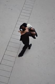 DE LLUVIA, DIMISIÓN Y BAILES