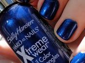 Azul eléctrico uñas.