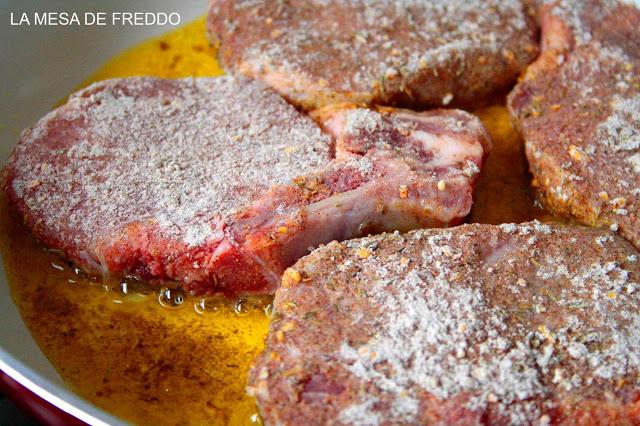 Chuletas de Cerdo en Salsa de Manzanas.