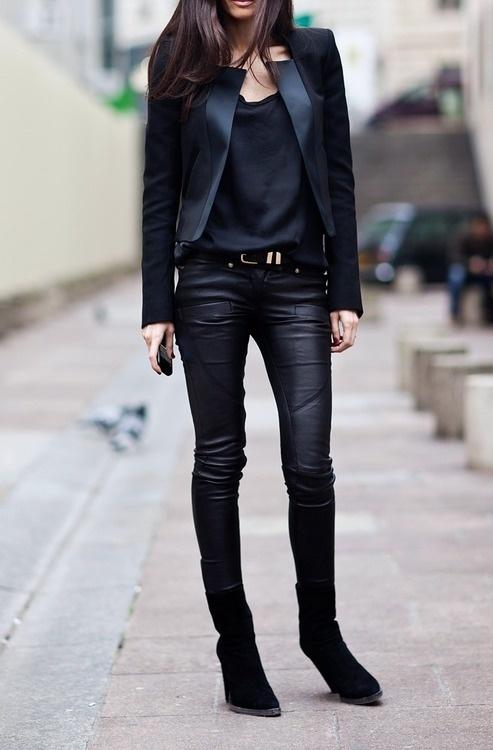 the black jacket/  La chaqueta negra/ La veste noire /.