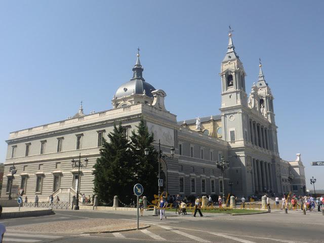 Madrid en tres plazas y algunas curiosidades