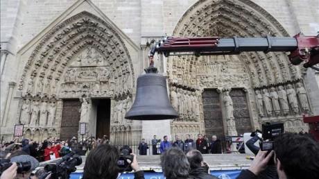 Campanas de Notre Dame 460x258 Se instalan nueve campanas nuevas en Notre Dame de París