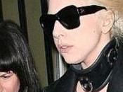 asistente Lady Gaga obligada dormir misma cama ella