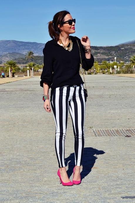 STRIPES BLACK