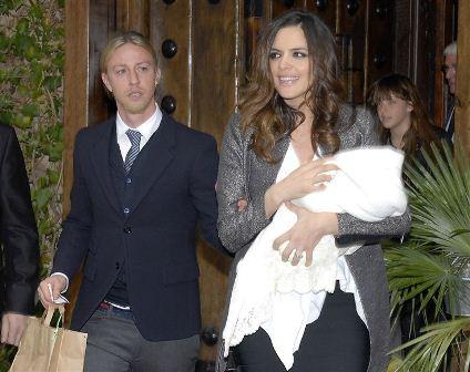 Guti y Romina, estilismo a juego en el bautizo de Enzo