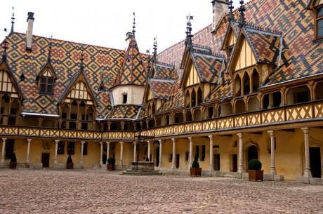 Hospicio de Beaune 460x305 El “hotel de Dios” de Beaune