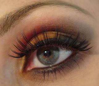 Negro, rojo y naranja