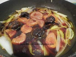 solomillo 1 y Solomillo de ternera con cebolla caramelizada y ciruelas al Oporto.