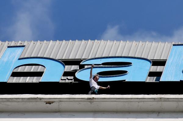 Hombre Araña francés regala espectáculo al público cubano