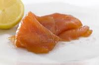 Tartar de salmón y aguacate con chutney de mango