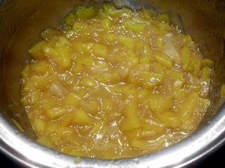 Tartar de salmón y aguacate con chutney de mango