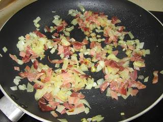 JUDIAS VERDES SALTEADAS CON JAMÓN Y HUEVO POCHÉ