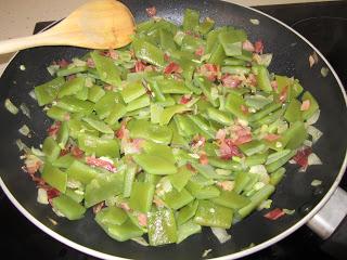 JUDIAS VERDES SALTEADAS CON JAMÓN Y HUEVO POCHÉ