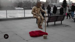 Levitando en la calle