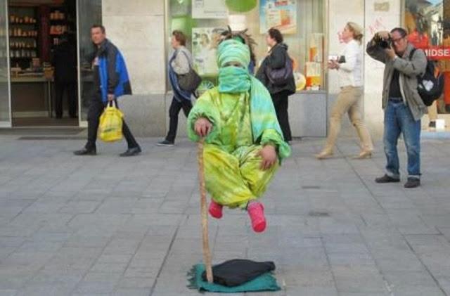 Levitando en la calle