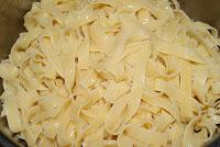 Fetuccini al pesto con langostinos