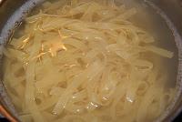 Fetuccini al pesto con langostinos